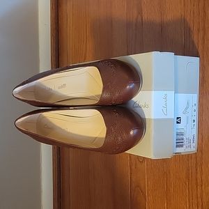 Clarks Tan Leather Round Toe Heels 7.5M